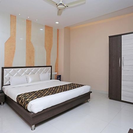 Oyo 10360 Hotel Grand Manoranjan Gorakhpur Luaran gambar