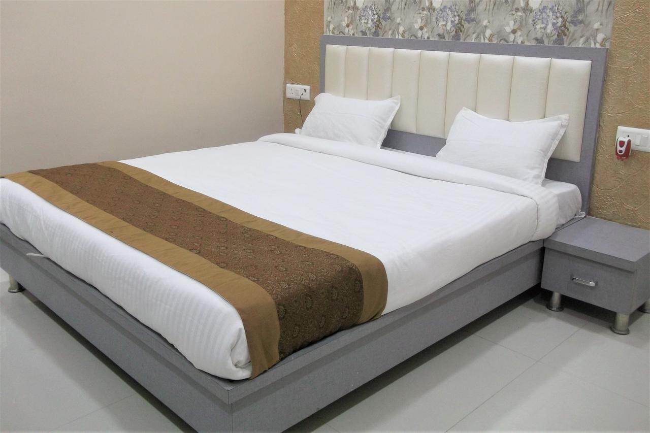 Oyo 10360 Hotel Grand Manoranjan Gorakhpur Luaran gambar