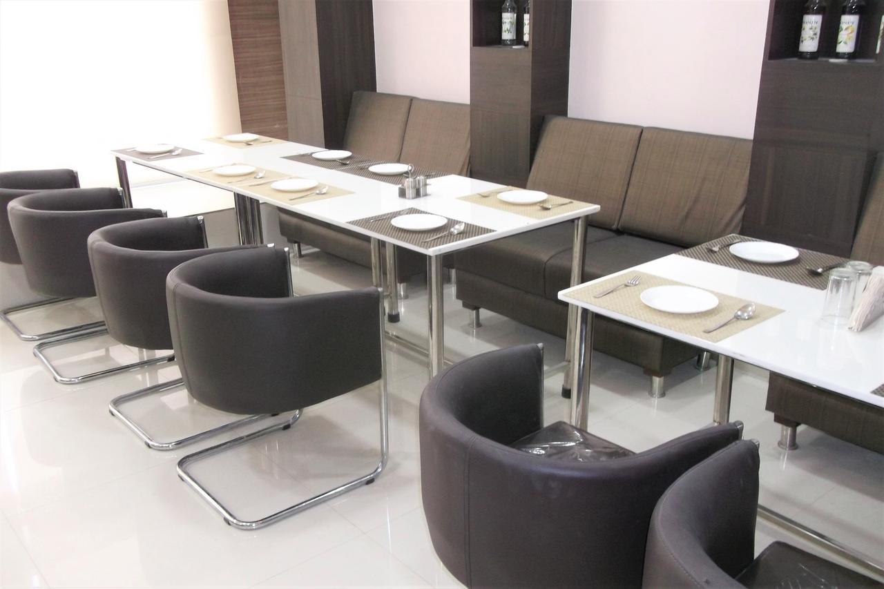 Oyo 10360 Hotel Grand Manoranjan Gorakhpur Luaran gambar