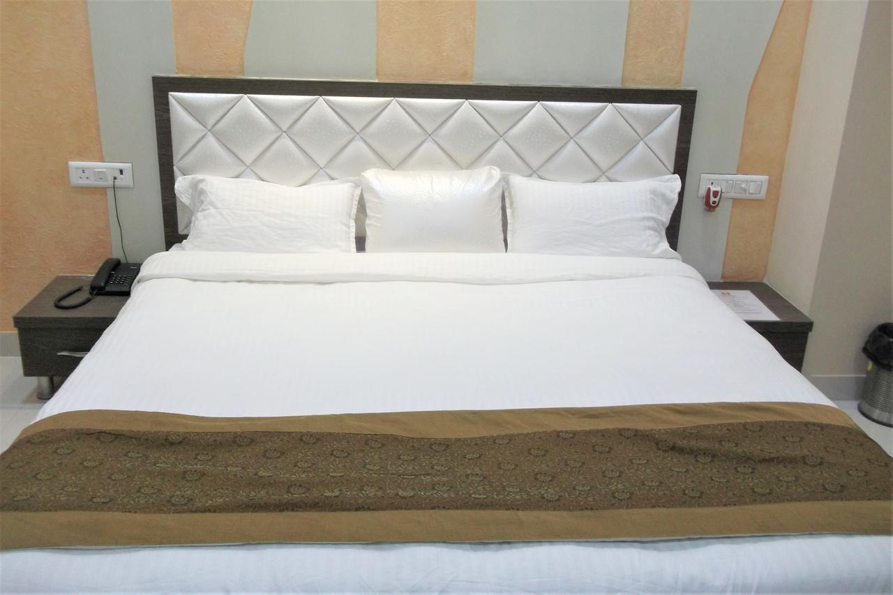 Oyo 10360 Hotel Grand Manoranjan Gorakhpur Luaran gambar