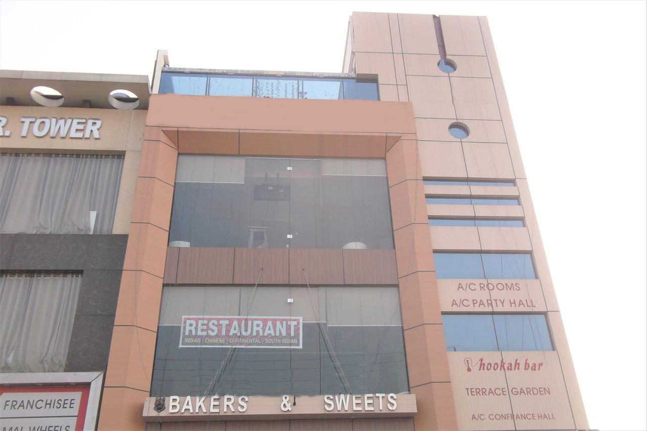 Oyo 10360 Hotel Grand Manoranjan Gorakhpur Luaran gambar