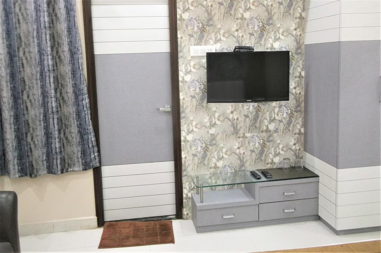 Oyo 10360 Hotel Grand Manoranjan Gorakhpur Luaran gambar