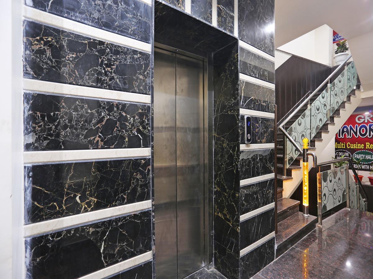 Oyo 10360 Hotel Grand Manoranjan Gorakhpur Luaran gambar