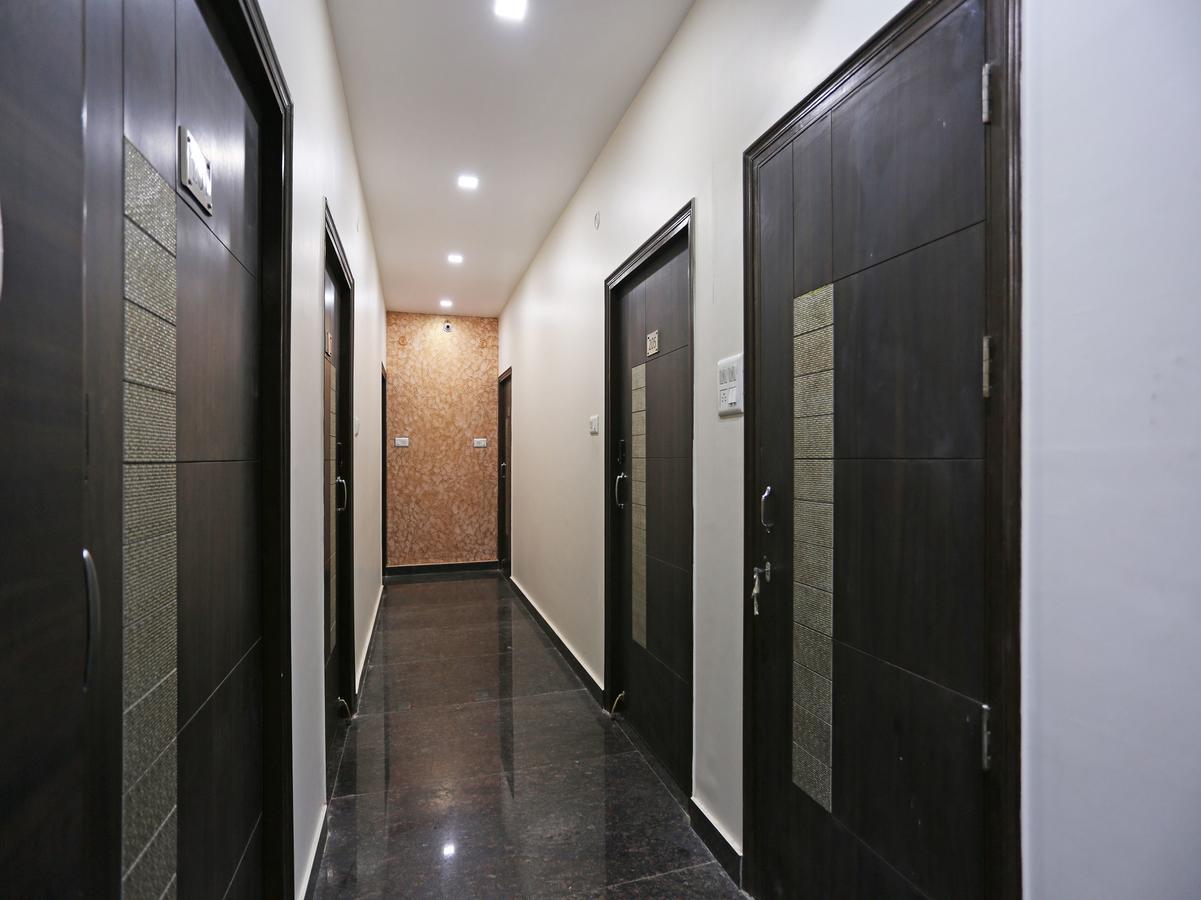 Oyo 10360 Hotel Grand Manoranjan Gorakhpur Luaran gambar