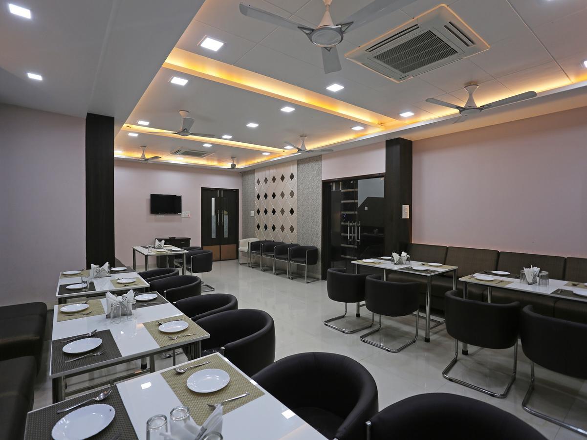 Oyo 10360 Hotel Grand Manoranjan Gorakhpur Luaran gambar