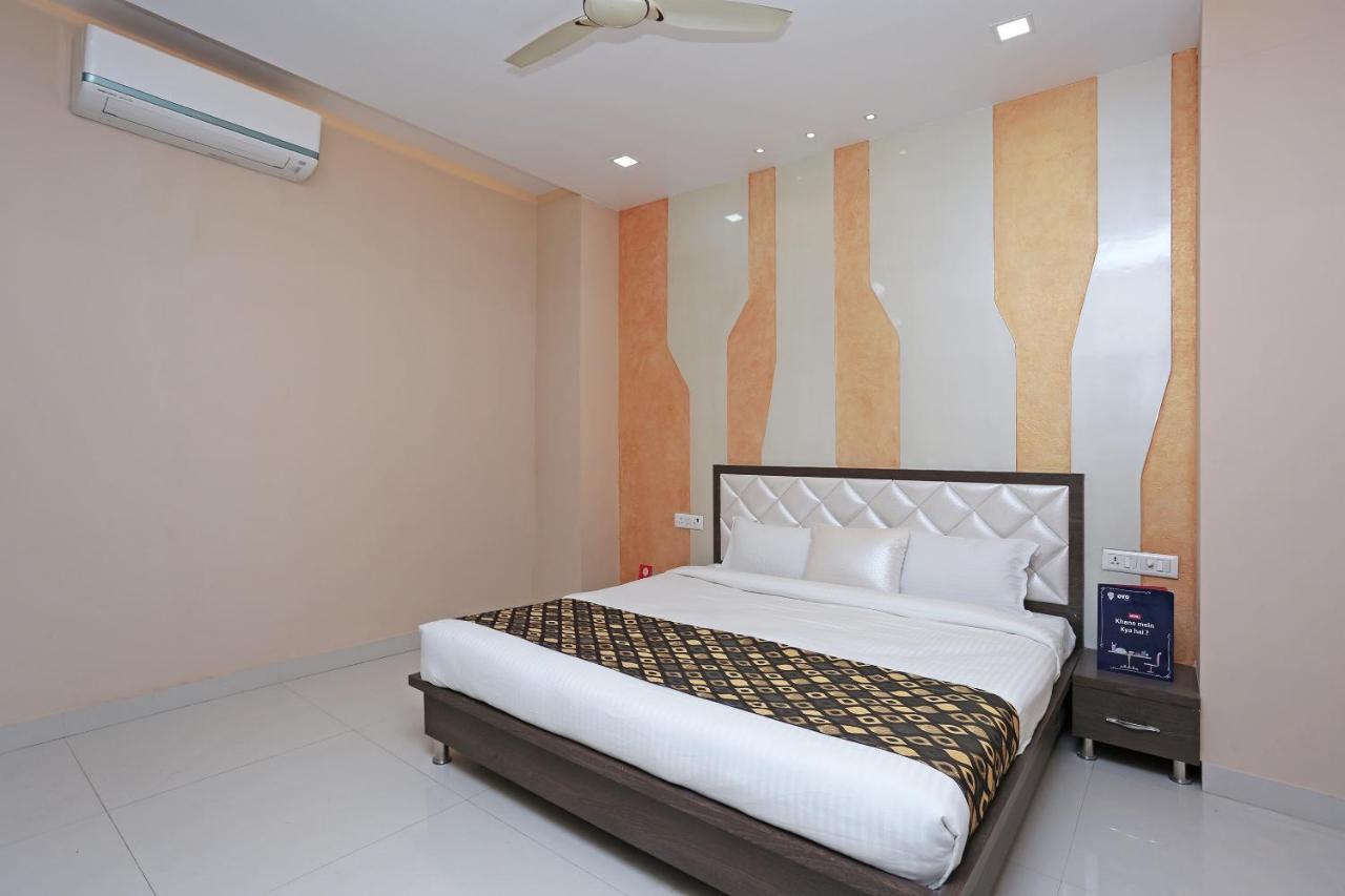 Oyo 10360 Hotel Grand Manoranjan Gorakhpur Luaran gambar