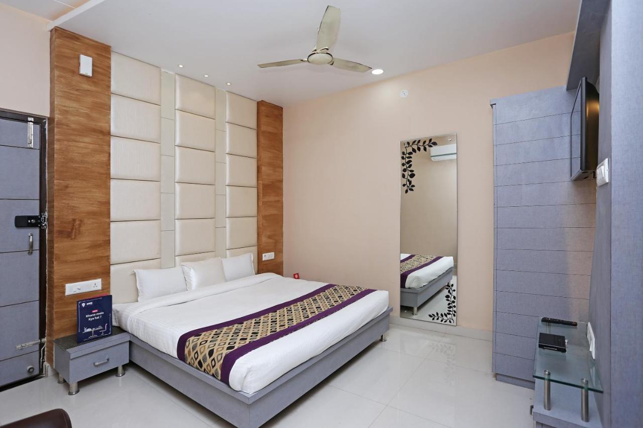 Oyo 10360 Hotel Grand Manoranjan Gorakhpur Luaran gambar